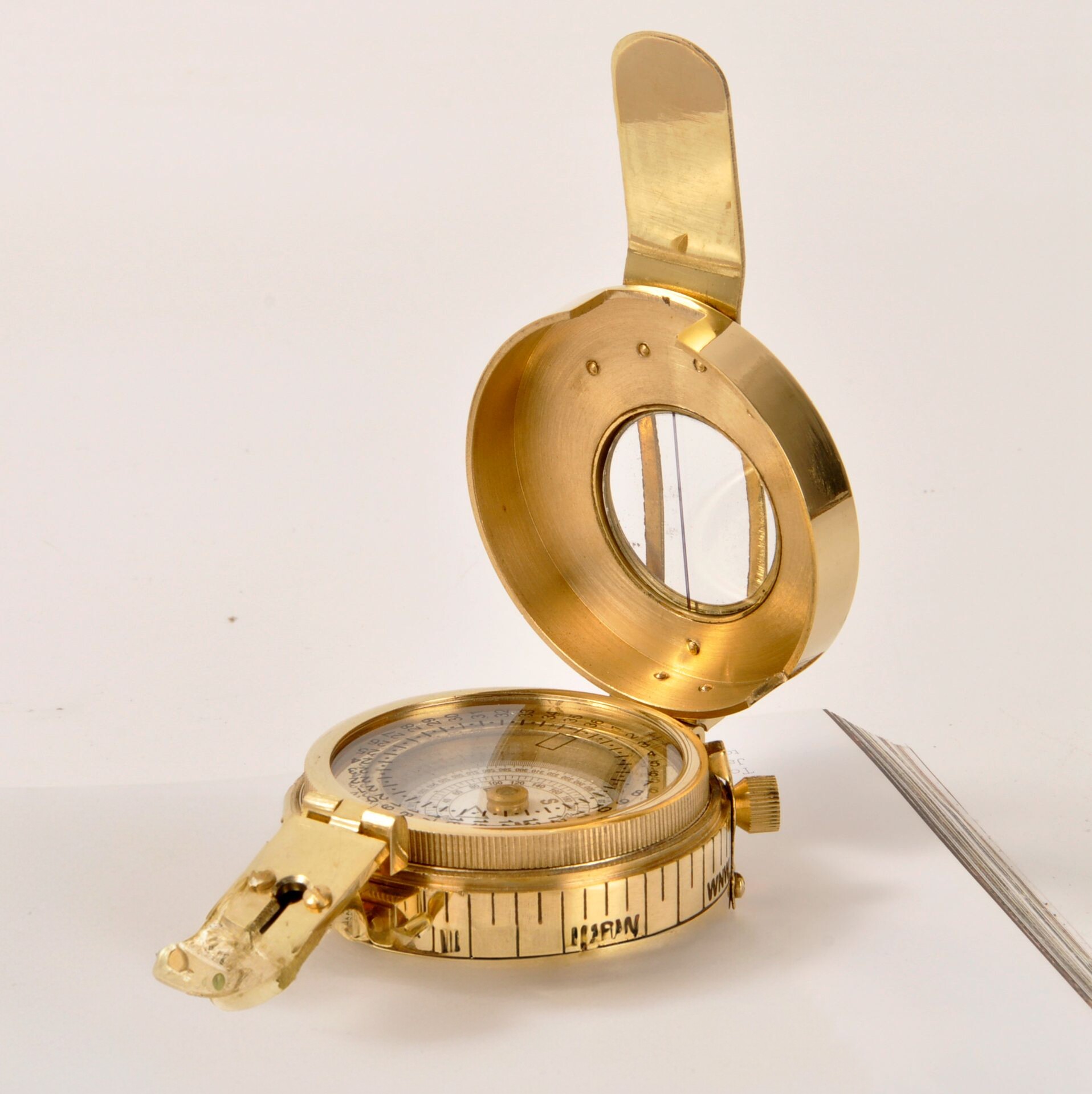 بوصلة نورديك الفاخرة المحمولة  - مراجعة Outdoor Lighting Brass وسعره